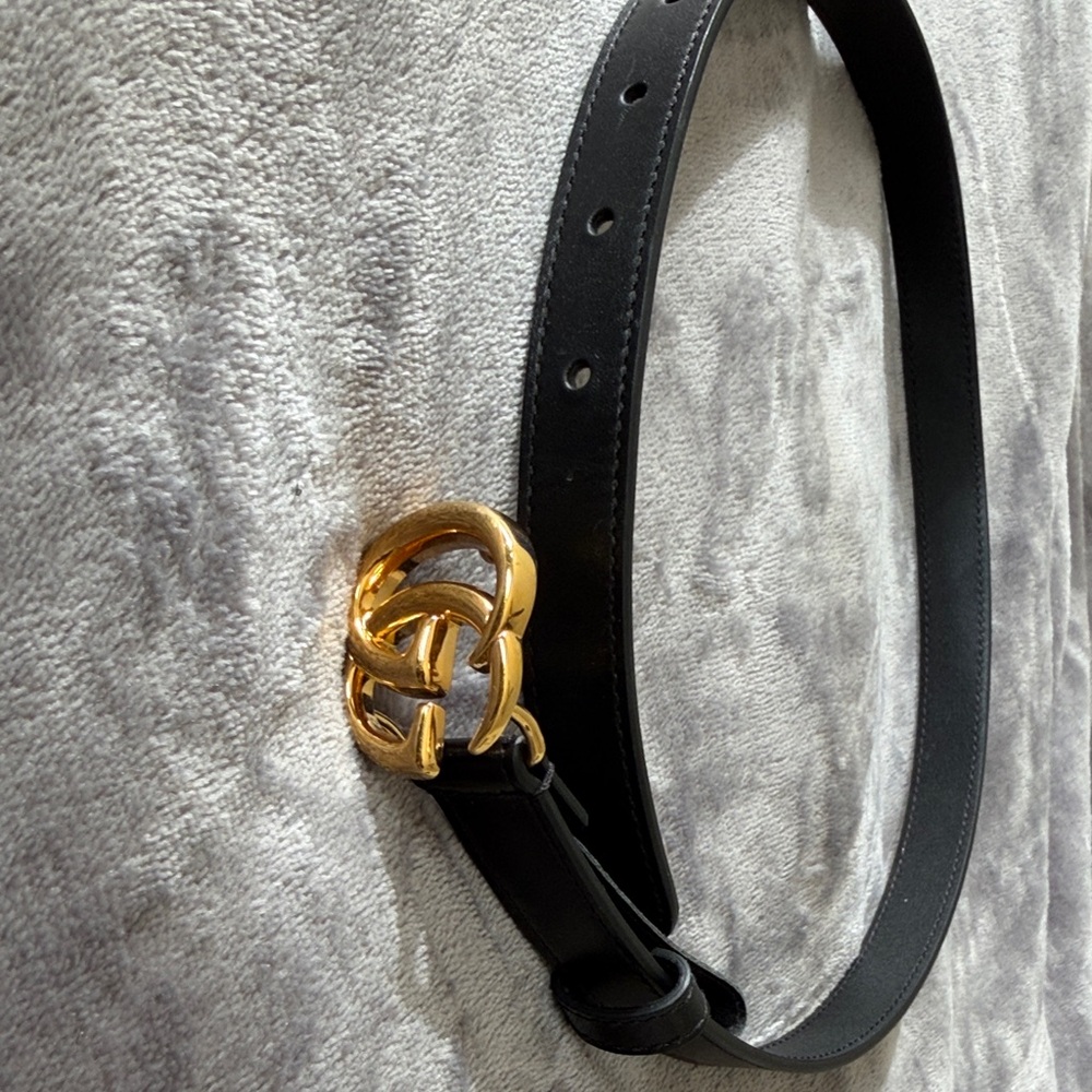 Elegant Black  Gucci Leather Belt with Gold Buckle